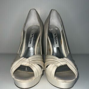 Nina Women’s Papina Peep-Toe Pump 6 1/2 M